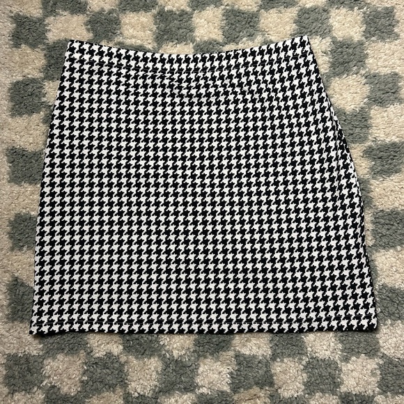 SHEIN | Houndstooth Mini Skirt - Picture 1 of 2